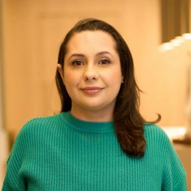 Dra. Carolina Paes Leite — Dentística Restauradora